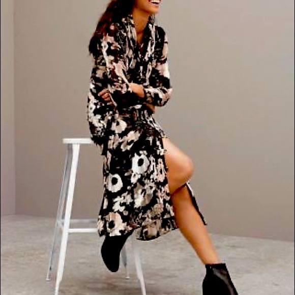 Banana Republic Dresses & Skirts - Floral tie neck shirt dress